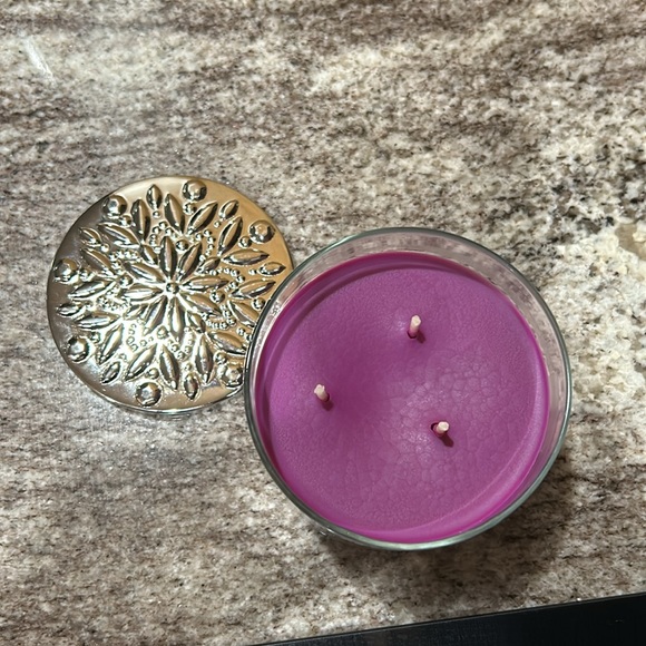 White Barn 3 wick candle - Picture 3 of 4